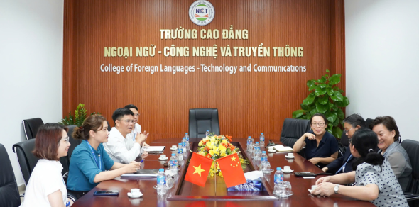 Trường Cao đẳng Ngoại ngữ - Công nghệ và Truyền thông đón tiếp đoàn Đại biểu Trường Đại học Trung y dược Thiên Tân (Trung Quốc)