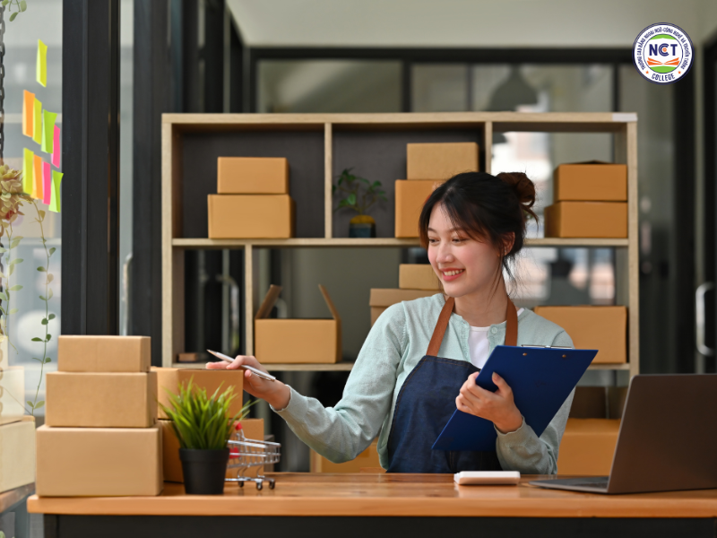 Sinh viên làm việc trực tiếp tại doanh nghiệp 